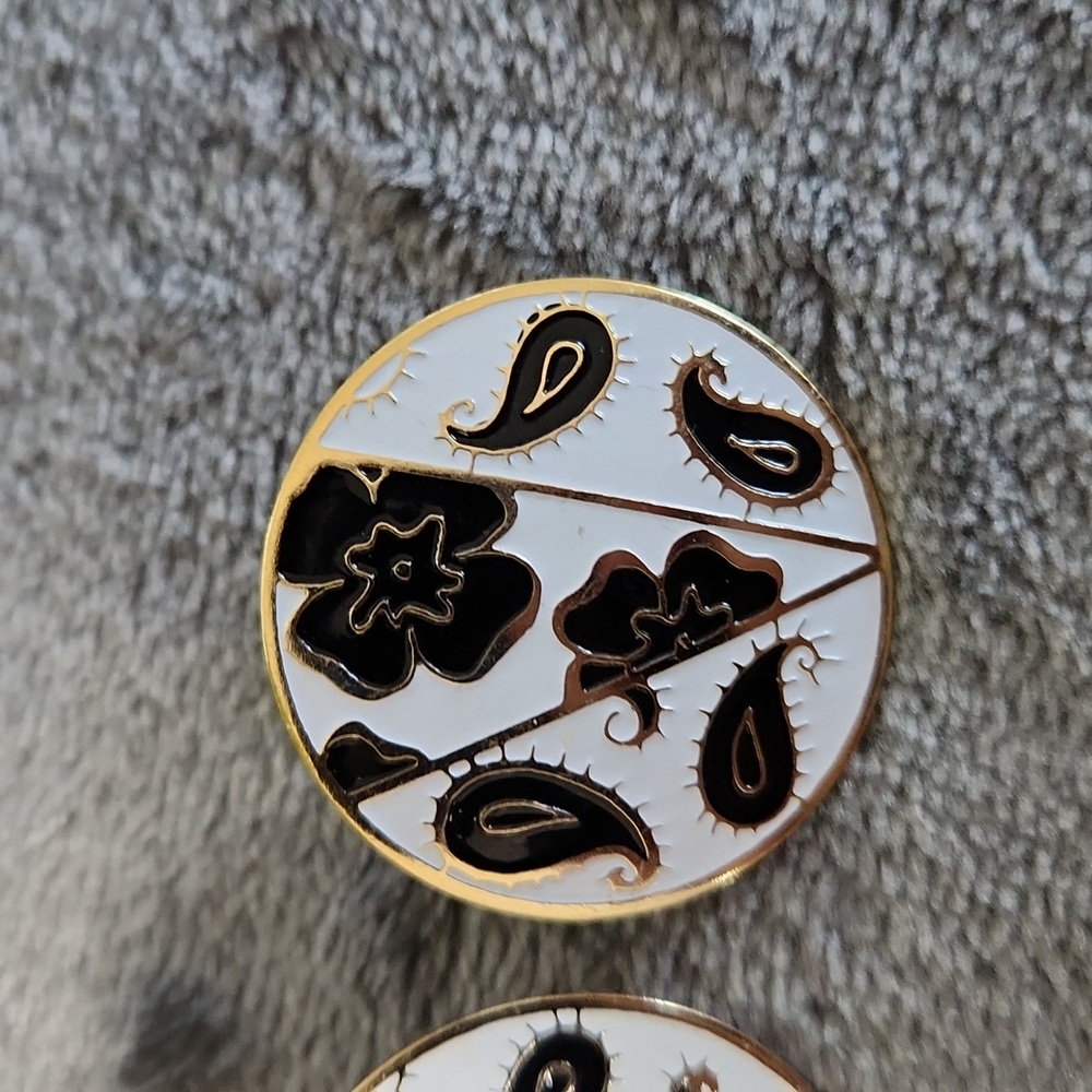 Cloisonne, Woman's, Earrings, White Background, Blk Flowers, Gold Tone Outline - Picture 2 of 4